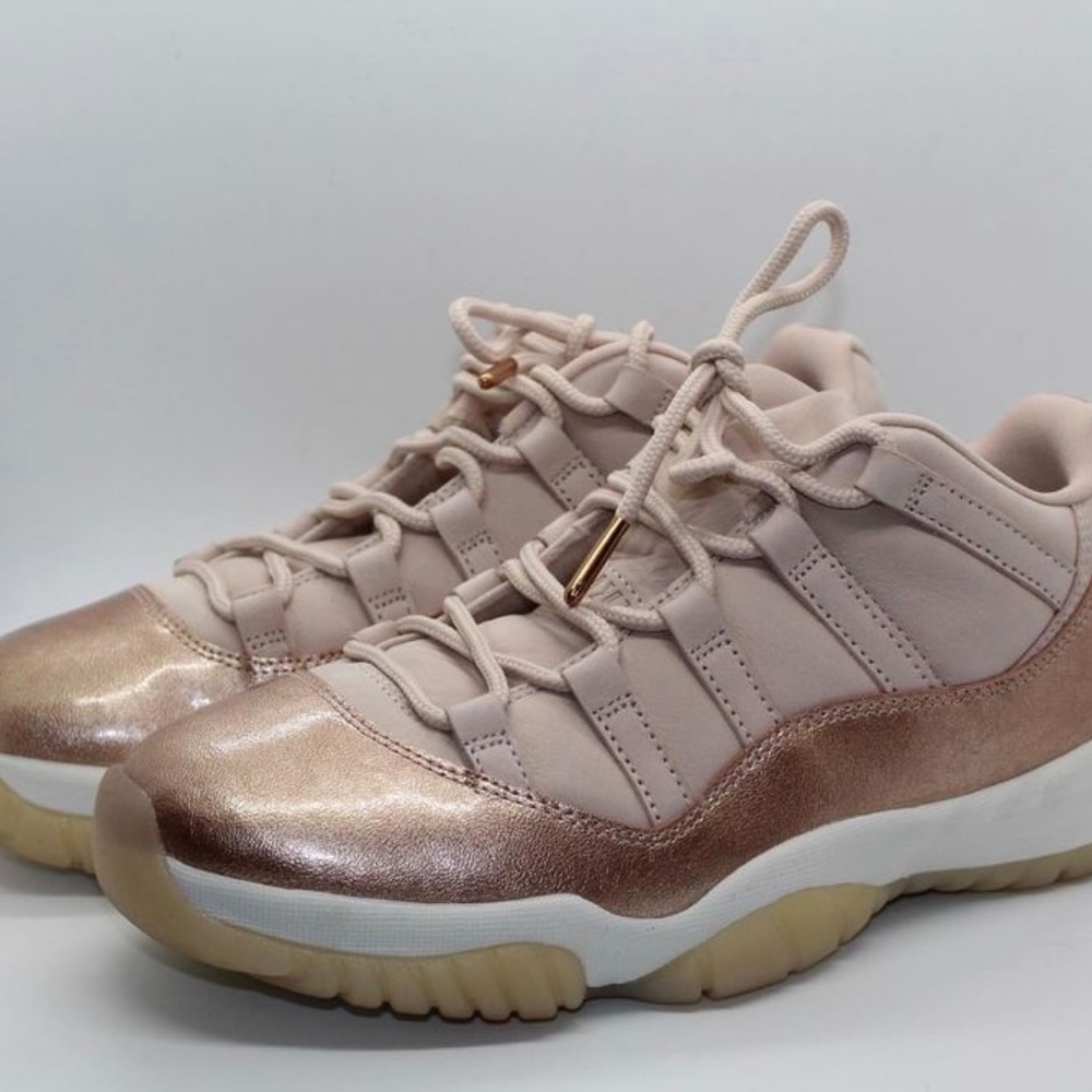 Women’s Jordan’s 11